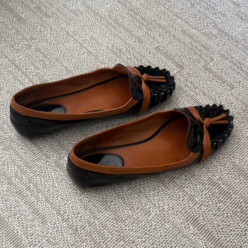 Kate Spade Glossy Black and Tan Loafers size 7.5 - Picture 2 of 6